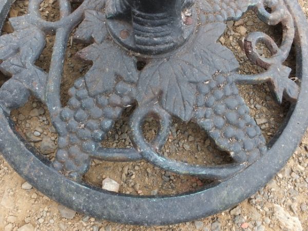 VINTAGE ROUND GLASS PICNIC TABLE WITH IRON UMBRELLA STAND