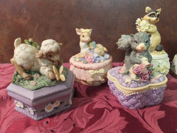 CUTE MUSIC BOX ANIMALS