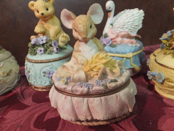 CUTE MUSIC BOX ANIMALS