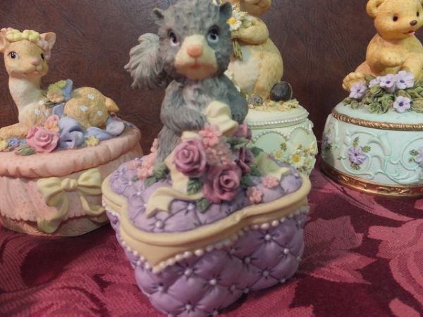 CUTE MUSIC BOX ANIMALS