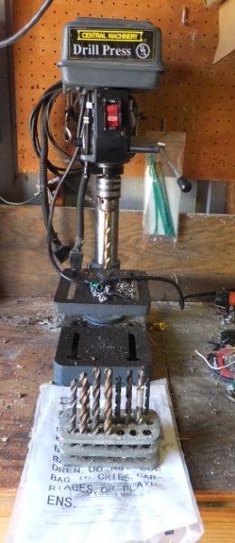 LOOKS NEARLY NEW CENTRAL MACHINERY DRILL PRESS