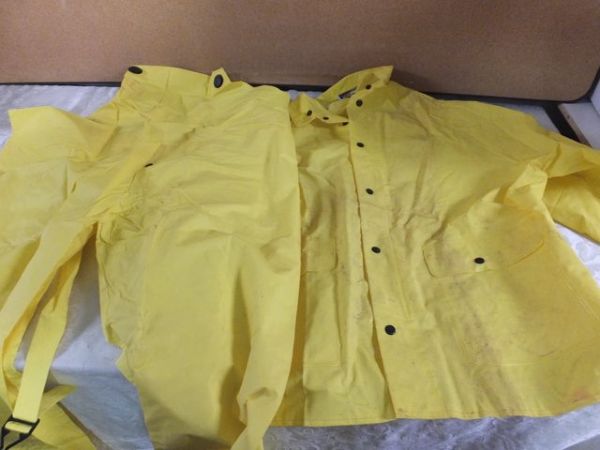 RAINFAIR XL JACKET  &  BIB OVERALLS RAIN GEAR