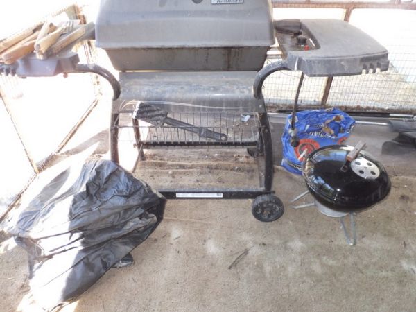 GAS BAR B QUE WITH PROPANE TANK, WEBER BAR B QUE AND CHARCOAL