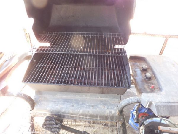 GAS BAR B QUE WITH PROPANE TANK, WEBER BAR B QUE AND CHARCOAL