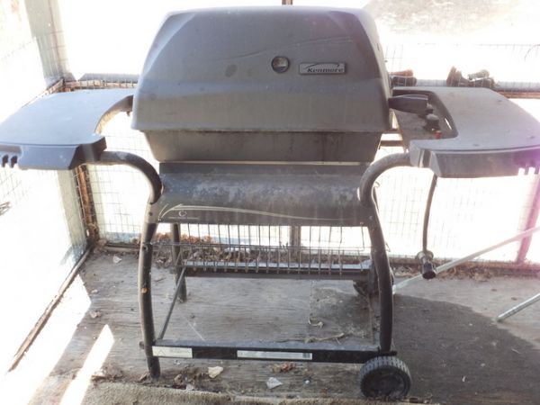 GAS BAR B QUE WITH PROPANE TANK, WEBER BAR B QUE AND CHARCOAL