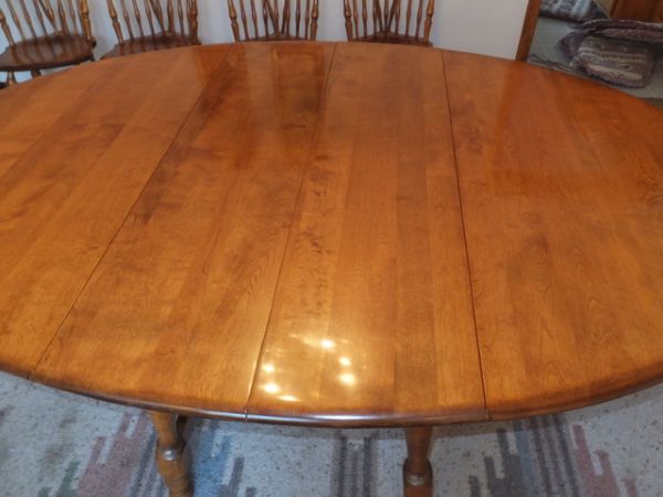 ABSOLUTELY BEAUTIFUL VINTAGE DROP LEAF SOLID MAPLE WOOD DINING TABLE