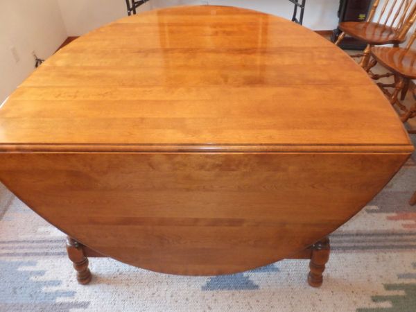 ABSOLUTELY BEAUTIFUL VINTAGE DROP LEAF SOLID MAPLE WOOD DINING TABLE