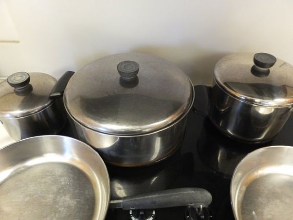 REVERE WARE COPPER BOTTOM COOKWARE 5 PANS WITH 3 LIDS