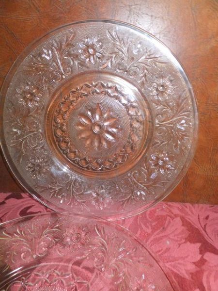 PRESSED DEPRESSION GLASS LUNCHEON DISHES - Daisy pattern