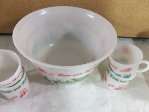 WWII ERA NOSTALGIC  MILK GLASS TOM AND JERRY BOWL & MUG SET