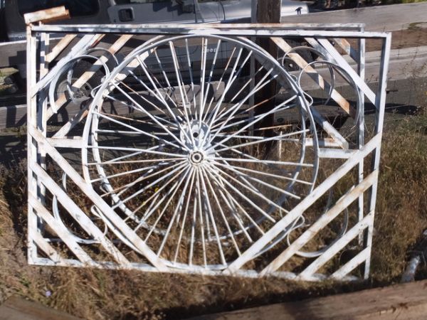 HEAVY DUTY  CUSTOM WAGON WHEEL DESIGN METAL GATE PANELS