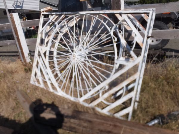 HEAVY DUTY  CUSTOM WAGON WHEEL DESIGN METAL GATE PANELS