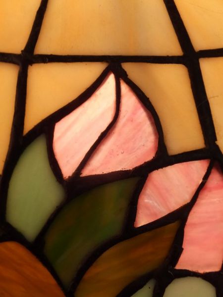 GORGEOUS STAINED GLASS LAMP -TIFFANY STYLE