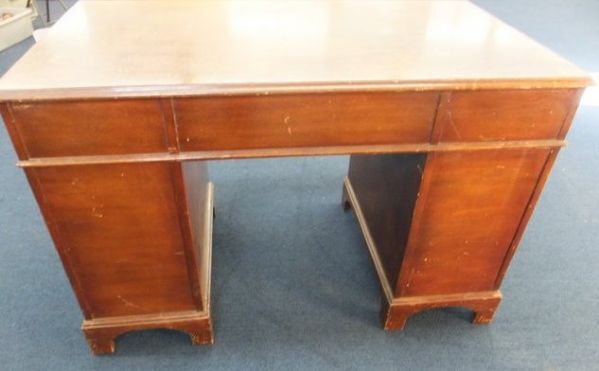 KARPEN QUALITY MANUFACTURED DESK