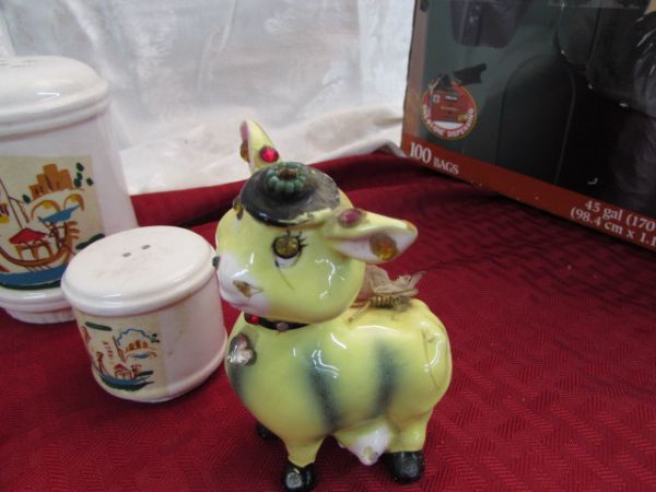 VINTAGE COLLECTIBLE FIGURINES, SALT & PEPPER SHAKER SET