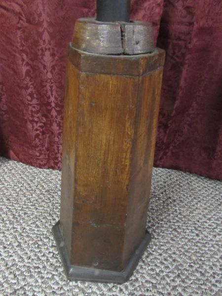 ANTIQUE WOOD STOOL WITH HEXAGON BASE.