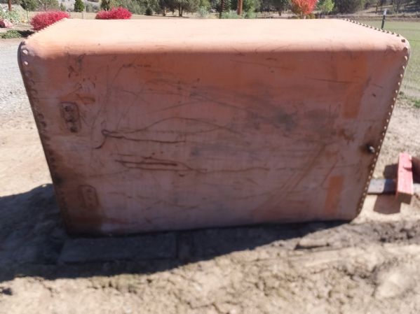 HUGE 450 GALLON FUEL TANK - WINTER IS COMING! (PICKUP BY APPOINTMENT - OFF SITE)