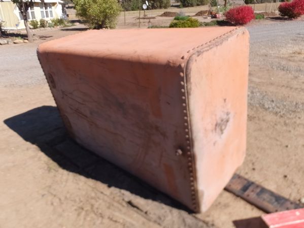 HUGE 450 GALLON FUEL TANK - WINTER IS COMING! (PICKUP BY APPOINTMENT - OFF SITE)