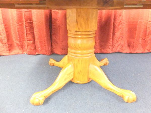 VINTAGE OAK CLAW-FOOT DINING TABLE WITH LEAF