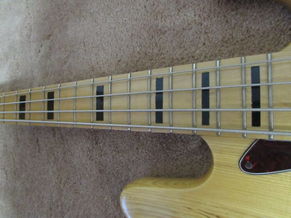 VINTAGE GLOBAL BASS GUITAR/COPY OF FENDER PLAYED BY RUSH GUITARIST -  RESERVE ITEM