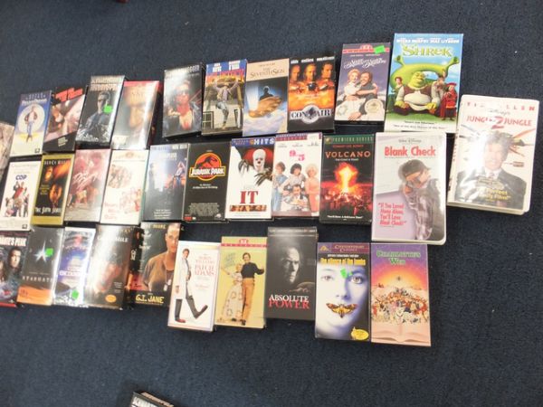 31 GREAT BLOCKBUSTER MOVIES! (VHS)