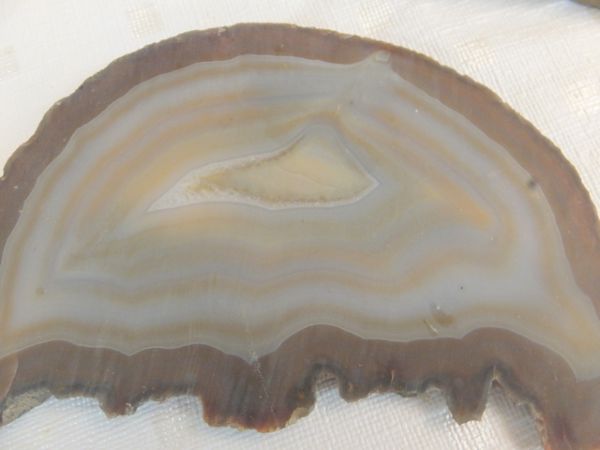 LAPIDARY - BEAUTIFUL ROCKS, SLABS AND BOOKENDS