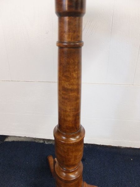 ANTIQUE TIGER MAPLE CANDLESTICK  TABLE