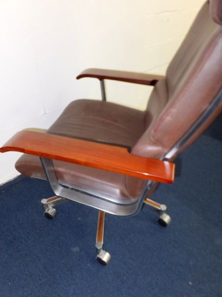 VERY EXECUTIVE CHAIR - MID-CENTURY MODERN!