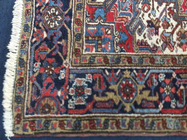 BEAUTIFUL ALL WOOL ORIENTAL RUG  8 1/2' X 6 1/2