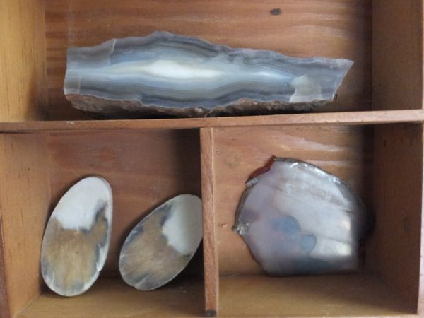 CURIO CABINET WITH QUALITY SLABS, & ROCK SPECIMENS