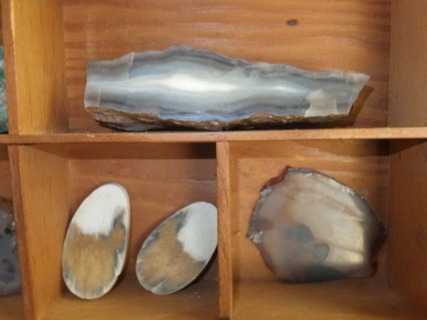 CURIO CABINET WITH QUALITY SLABS, & ROCK SPECIMENS