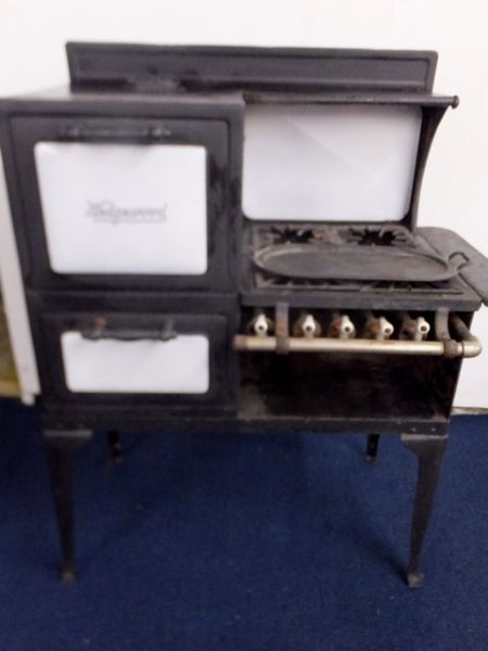 WEDGEWOOD FIRST EDITION GAS STOVE - PRE-1910!