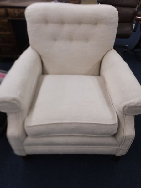 MID-CENTURY MODERN UPHOLSTERED CLUB CHAIR