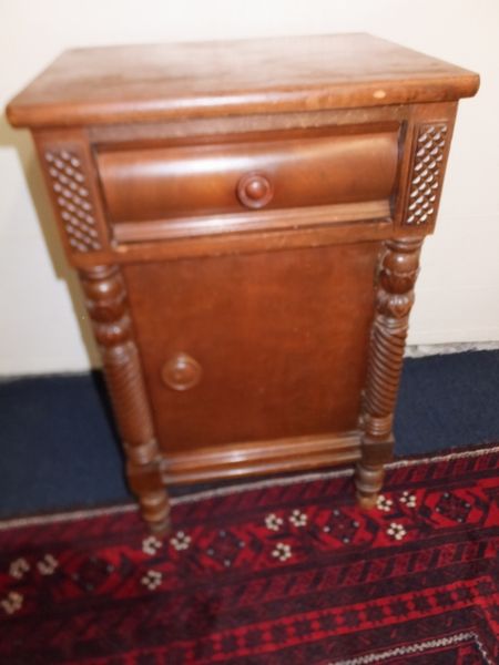 ANTIQUE NIGHT STAND - MATCHES VANITY WITH BEAUTIFUL WOOD WORK