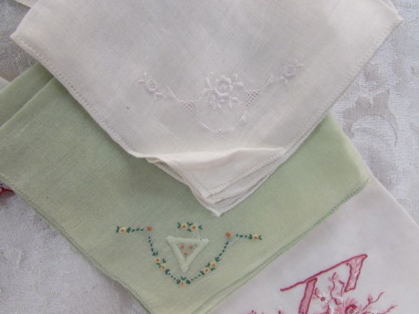 VINTAGE PIN CUSHION/SPOOL HOLDER COMBO & HANKIES