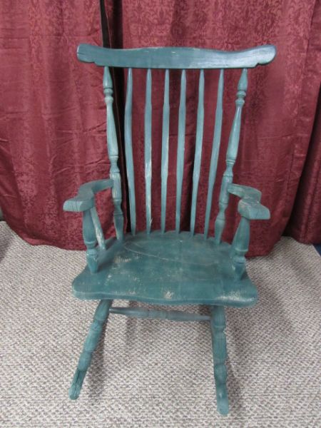 VINTAGE PAPA BEAR WOODEN ROCKING CHAIR