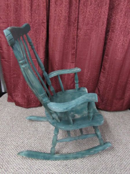 VINTAGE PAPA BEAR WOODEN ROCKING CHAIR