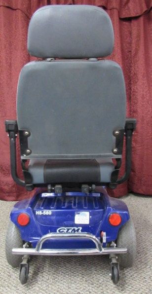 CTM MOBILITY 4 WHEEL SCOOTER WITH CHARGER.  THERE IS A RESERVE ON THIS ITEM