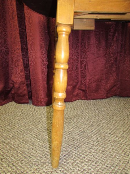 VINTAGE ROUND WOOD TABLE WITH LEAF