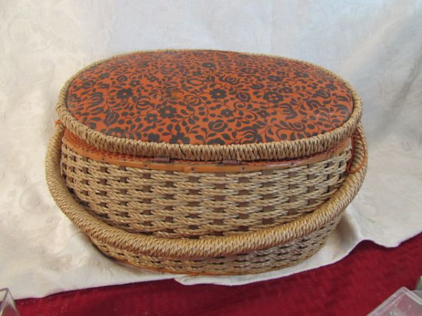 SEWING BASKETS WITH NOTIONS, SHARP SCISSORS