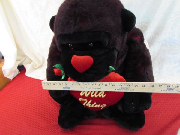 lot-detail-wild-thing-valentine-gorilla