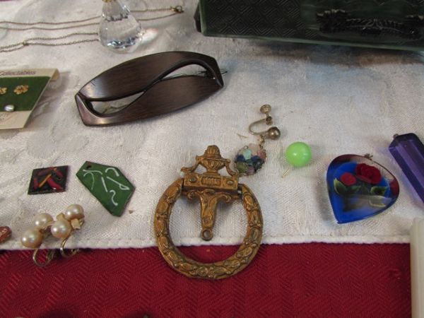 COSTUME JEWELRY LOT WITH BAKELITE 3-DRAWER JEWELRY BOX.