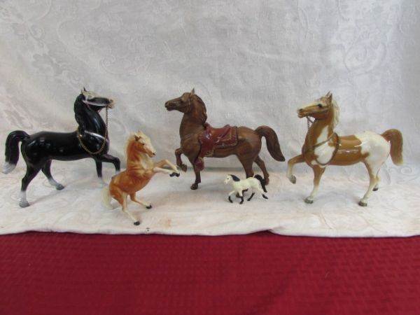 VINTAGE MOLDED PLASTC HORSES