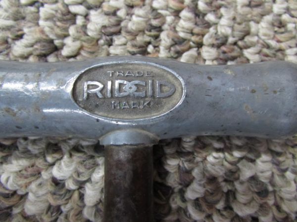 RIGID HEAVY DUTY PIPE CUTTER & TOLEDO PIPE THREADER