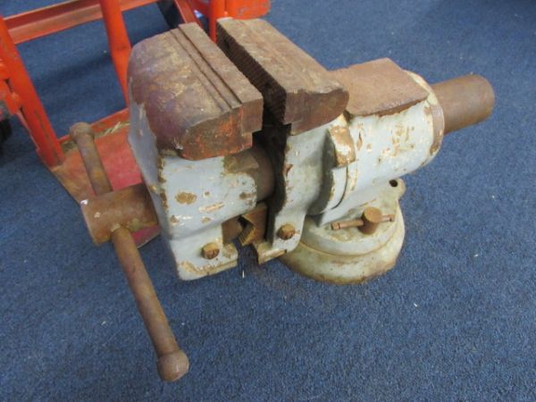 HUGE HEAVY DUTY 5 BENCH VISE