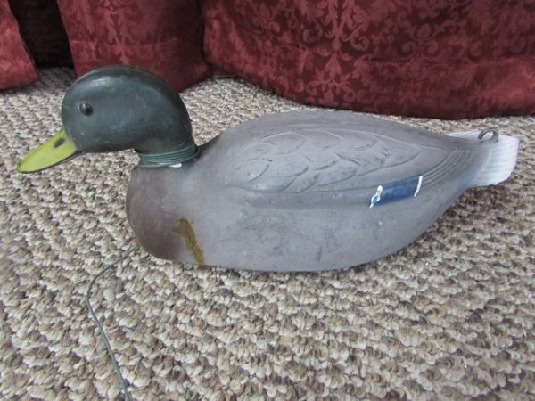 COLLECTIBLE VINTAGE HERTERS DECOYS