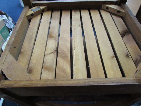 FABULOUS STICKLEY MISSION STYLE ROCKING CHAIR ** THERE IS A RESERVE ON THIS ITEM