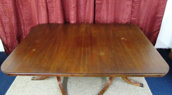 DREXEL DINING ROOM TABLE TRAVIS COURT COLLECTION VINTAGE 