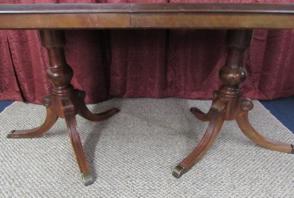 DREXEL DINING ROOM TABLE TRAVIS COURT COLLECTION VINTAGE 