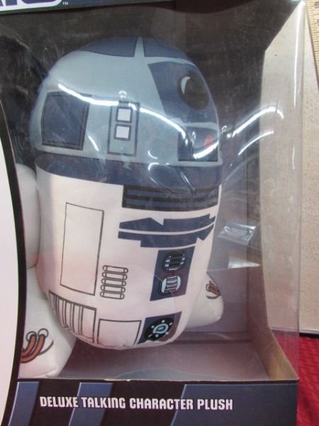 DELUXE TALKING R2D2 PLUSH